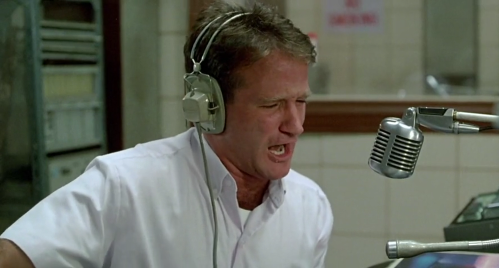 Robin Williams en tant qu'Adrian Cronauer